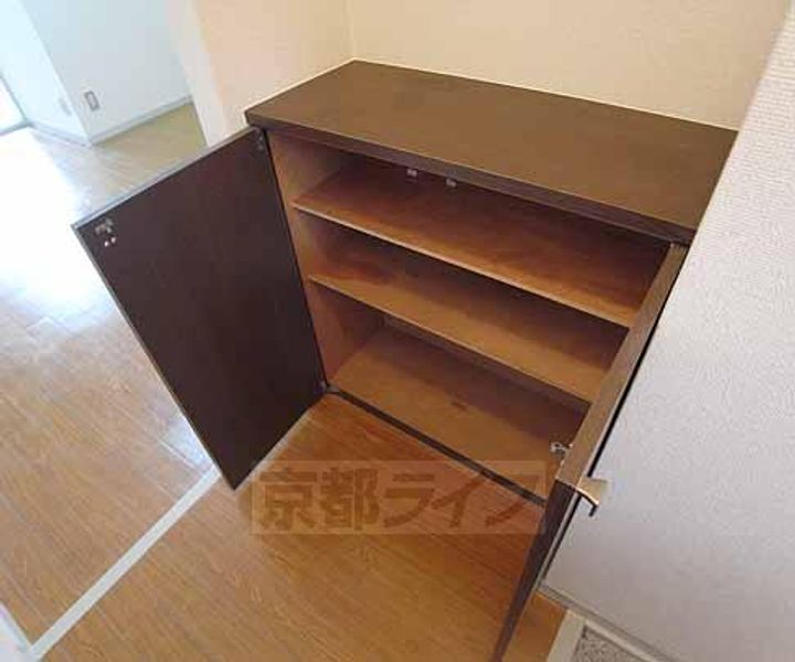 セジュールコスモスA棟・B棟A205の玄関