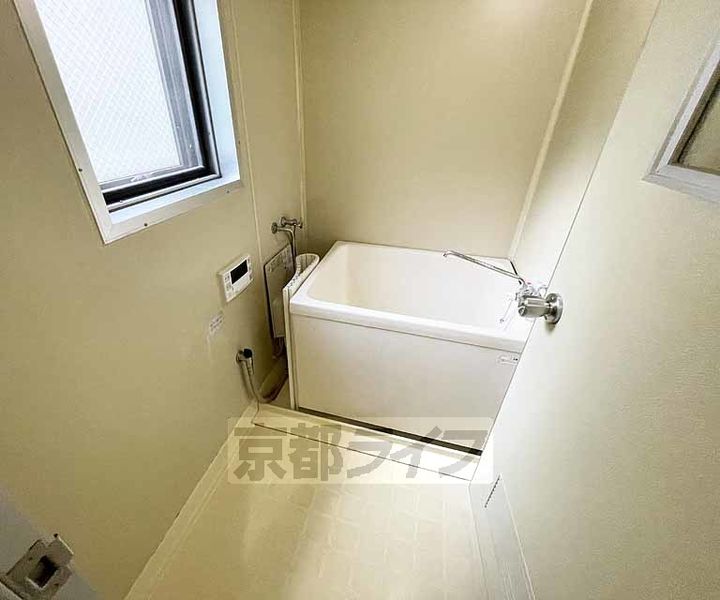 京都府京都市南区上鳥羽北島田町の賃貸マンションの風呂