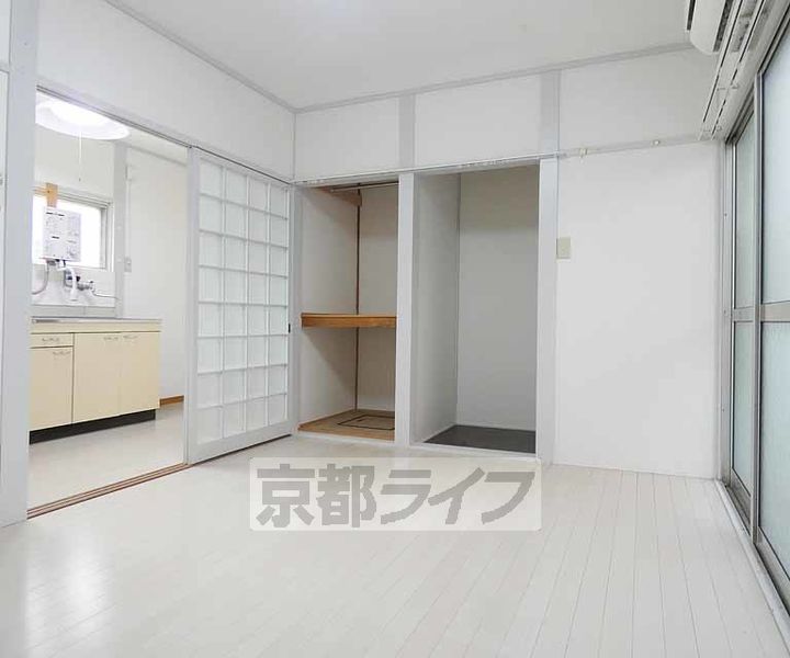 京都府京都市伏見区向島立河原町の賃貸アパートの居間