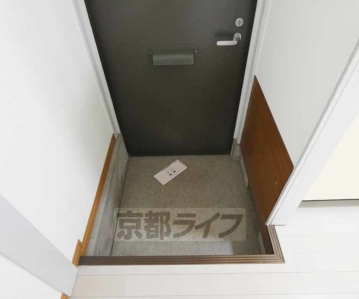 京都府京都市伏見区向島立河原町の賃貸アパートの玄関