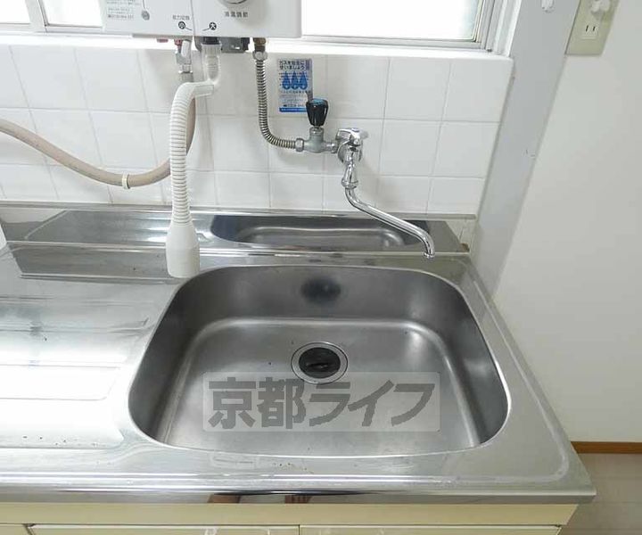 京都府京都市伏見区向島立河原町の賃貸アパートのキッチン