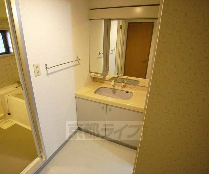 京都府京都市伏見区中島河原田町の賃貸マンションの内装