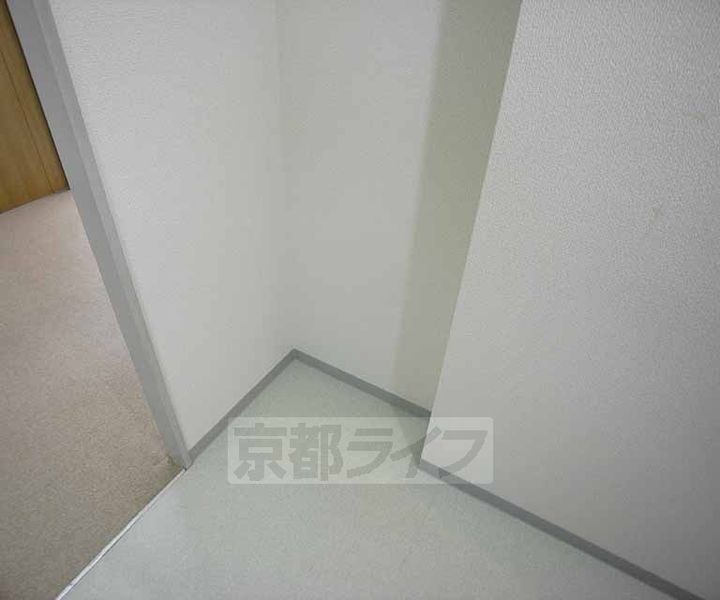 京都府京都市伏見区中島河原田町の賃貸マンションの内装