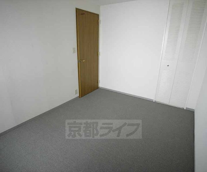 京都府京都市伏見区中島河原田町の賃貸マンションの居間