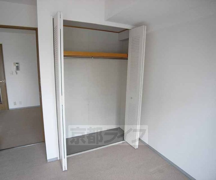 京都府京都市伏見区中島河原田町の賃貸マンションの内装