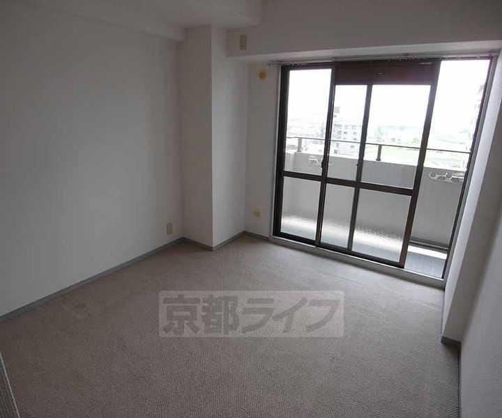 京都府京都市伏見区中島河原田町の賃貸マンションの居間