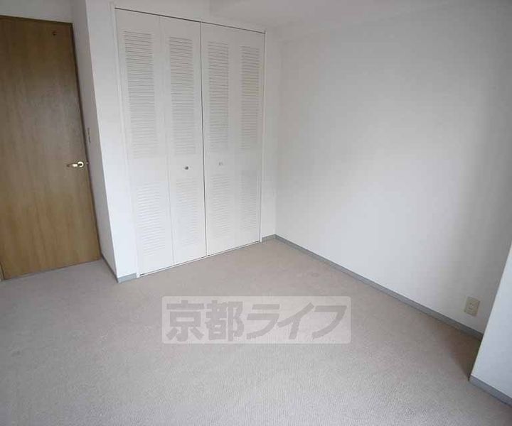 京都府京都市伏見区中島河原田町の賃貸マンションの居間