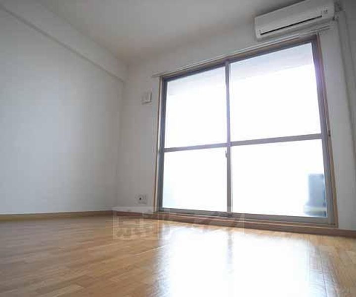 京都府京都市伏見区竹田久保町の賃貸マンションの居間