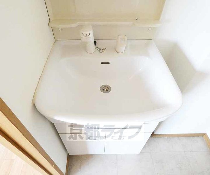 京都府京都市南区上鳥羽南花名町の賃貸マンションの内装