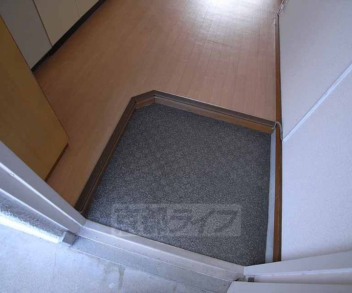 パールハイツイナリ2062の玄関