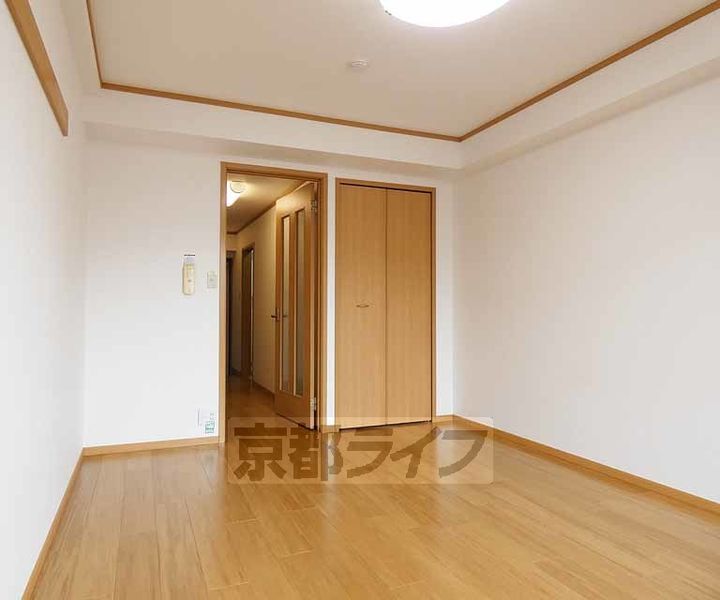 京都府京都市伏見区桃山町丹後の賃貸マンションの居間