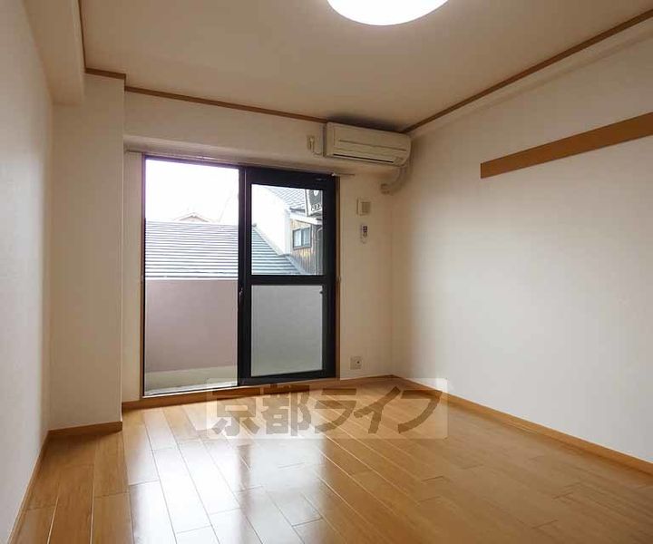 京都府京都市伏見区桃山町丹後の賃貸マンションの居間