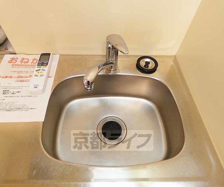 京都府京都市伏見区桃山町丹後の賃貸マンションのキッチン