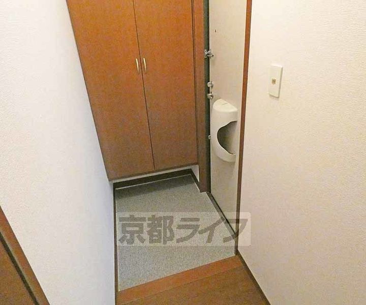 京都府京都市伏見区下鳥羽北円面田町の賃貸アパートの玄関