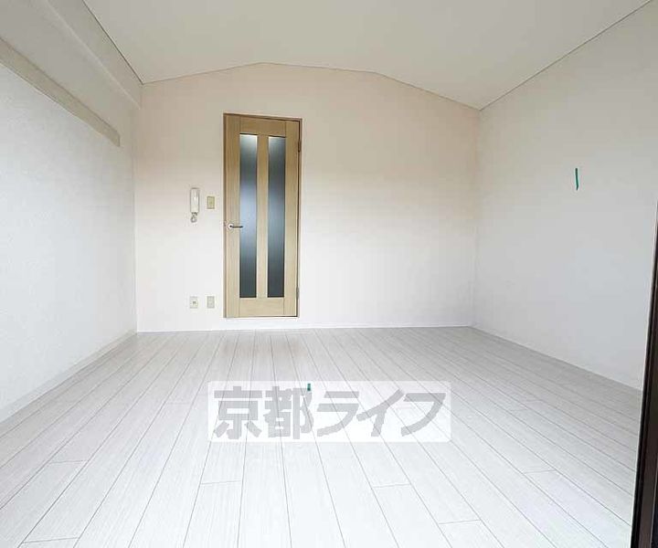 京都府京都市伏見区竹田中島町の賃貸マンションの居間