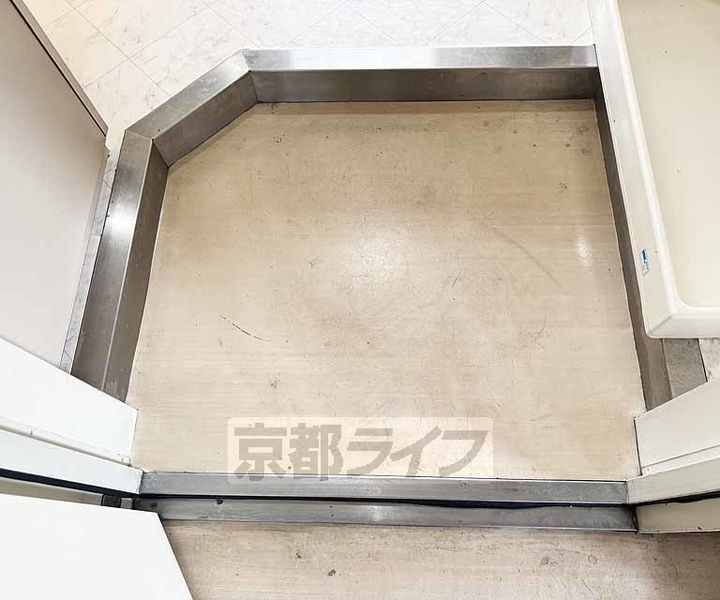 京都府京都市伏見区竹田中島町の賃貸マンションの玄関