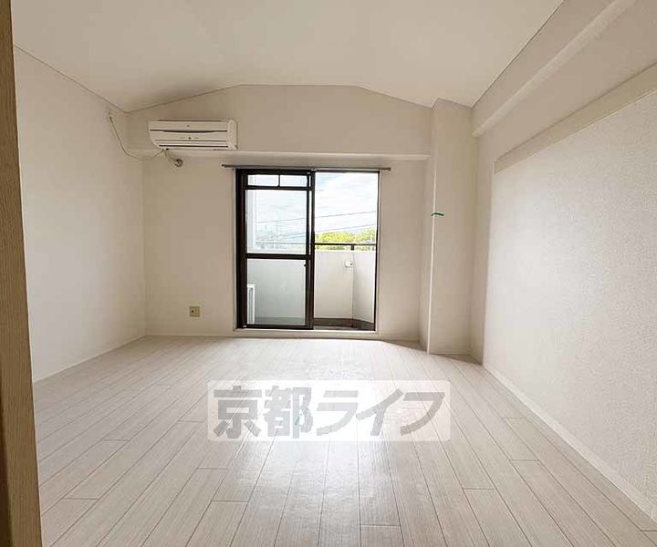 京都府京都市伏見区竹田中島町の賃貸マンションの居間