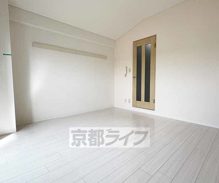 京都府京都市伏見区竹田中島町の賃貸マンションの居間
