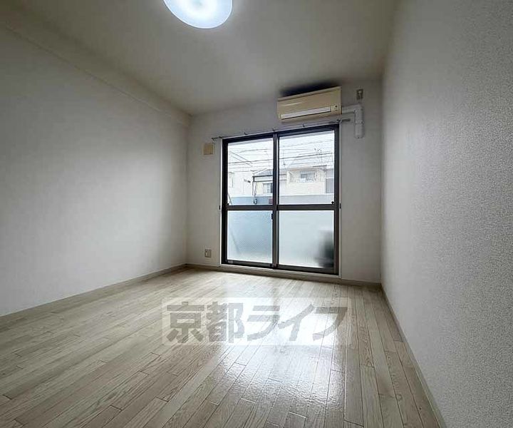 京都府京都市伏見区下鳥羽南円面田町の賃貸マンションの居間