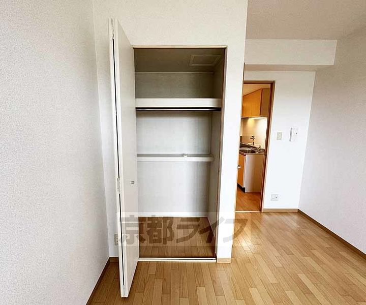 京都府京都市伏見区横大路貴船の賃貸マンションの内装