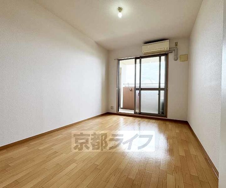 京都府京都市伏見区横大路貴船の賃貸マンションの居間