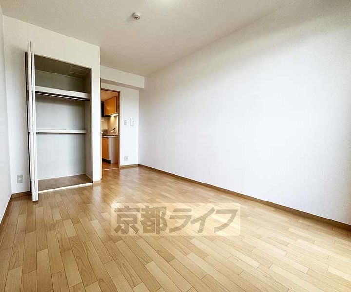 京都府京都市伏見区横大路貴船の賃貸マンションの居間