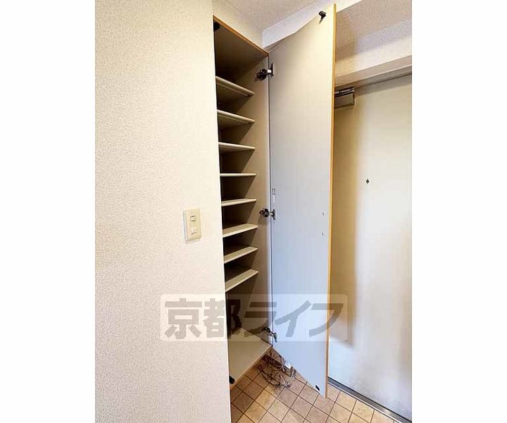 京都府京都市伏見区横大路貴船の賃貸マンションの内装