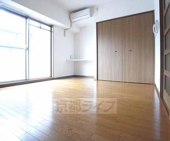 グランフォート伏見103の居間