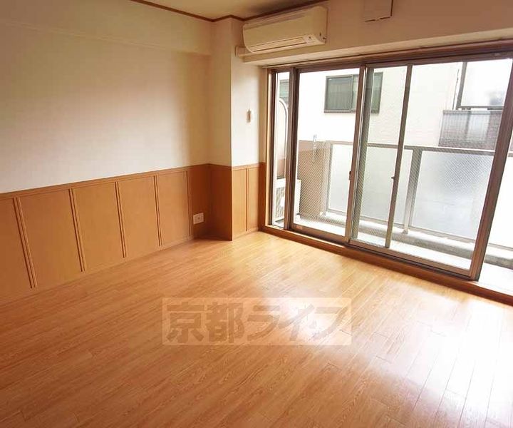 京都府京都市伏見区深草仙石屋敷町の賃貸マンションの居間