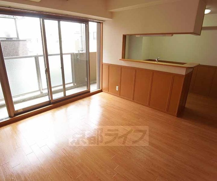 京都府京都市伏見区深草仙石屋敷町の賃貸マンションの居間