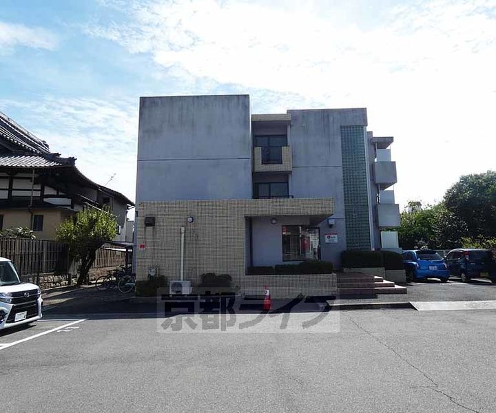 京都府京都市伏見区桃山町鍋島の賃貸マンションの外観