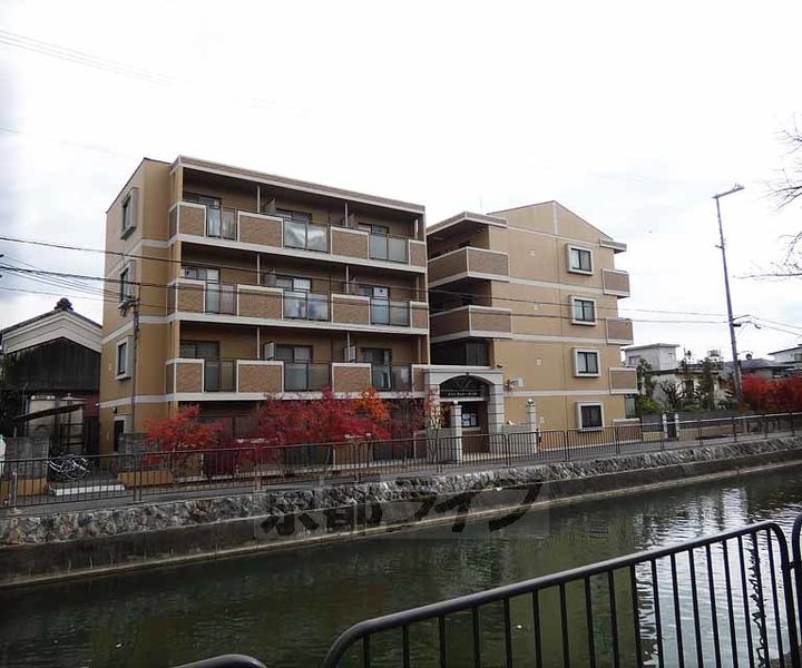 京都府京都市伏見区深草キトロ町の賃貸マンションの外観