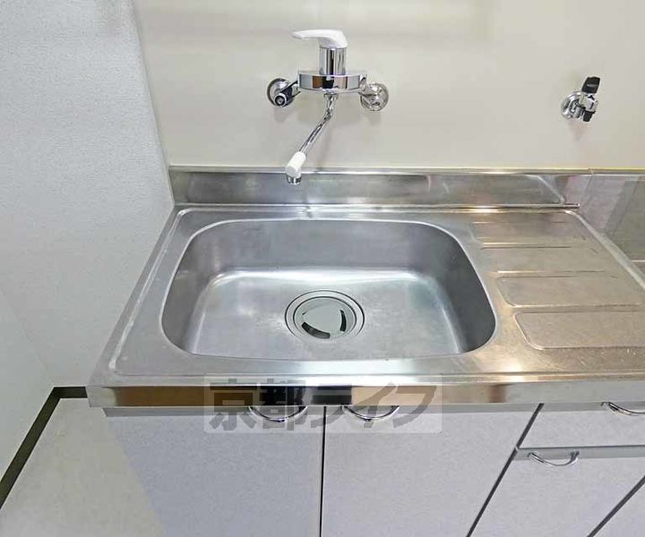 京都府京都市伏見区深草キトロ町の賃貸マンションのキッチン