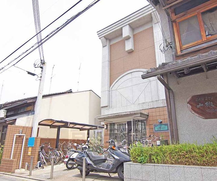 京都府京都市伏見区新町11丁目の賃貸マンションの外観