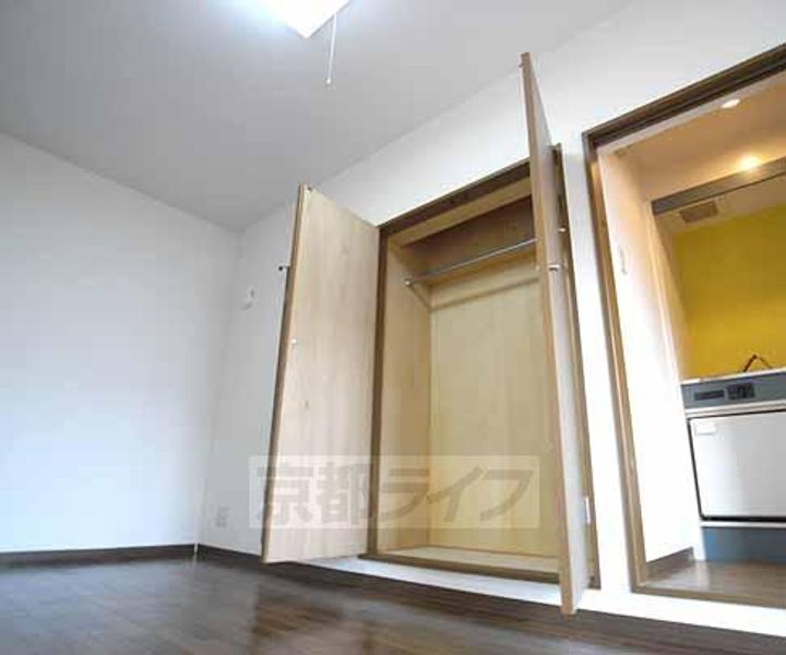 京都府京都市伏見区新町11丁目の賃貸マンションの居間