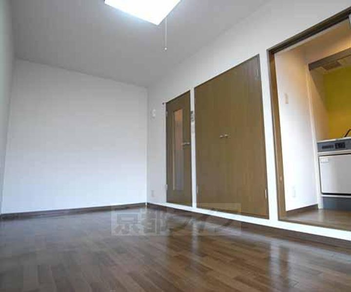 京都府京都市伏見区新町11丁目の賃貸マンションの居間