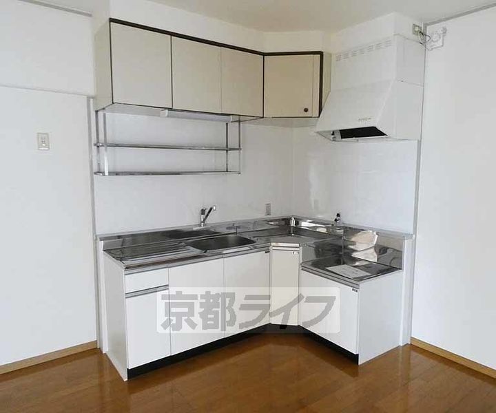 京都府京都市伏見区横大路下三栖山殿の賃貸マンションのキッチン
