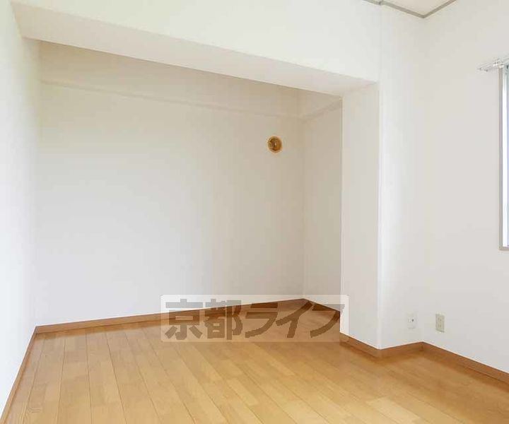 京都府京都市伏見区横大路下三栖山殿の賃貸マンションの居間