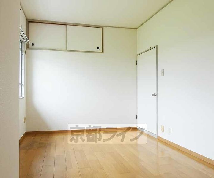 京都府京都市伏見区横大路下三栖山殿の賃貸マンションの居間