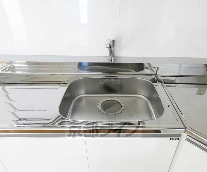 京都府京都市伏見区横大路下三栖山殿の賃貸マンションのキッチン