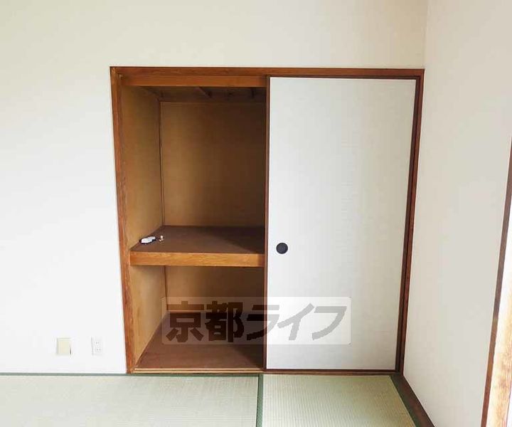 京都府京都市伏見区横大路下三栖山殿の賃貸マンションの内装