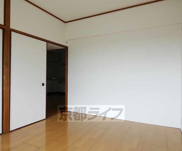 京都府京都市伏見区横大路下三栖山殿の賃貸マンションの居間