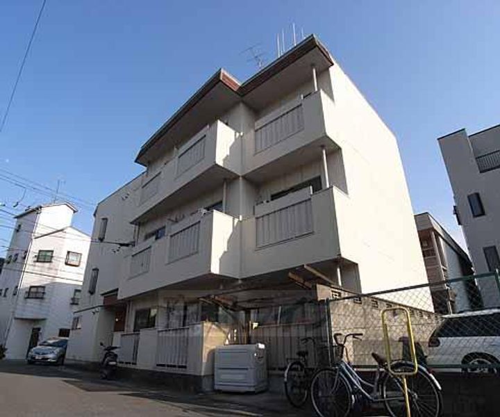 バンベール伏見302の外観