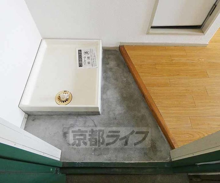 バンベール伏見302の玄関