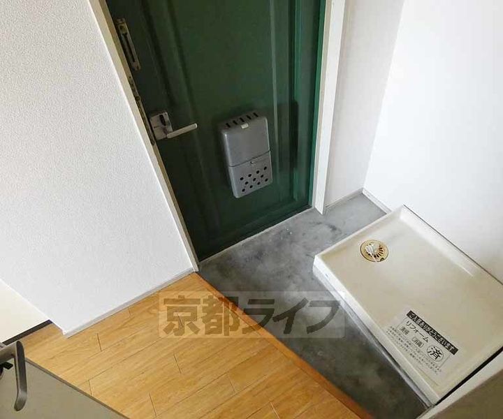 バンベール伏見302の玄関