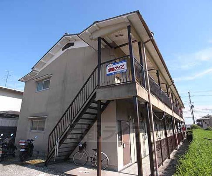 京都府京都市西京区樫原六反田の賃貸アパートの外観