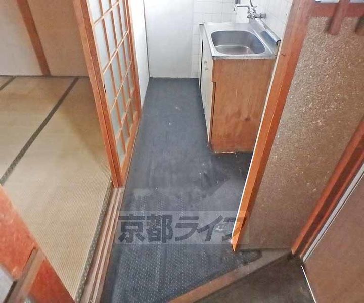 京都府京都市西京区樫原六反田の賃貸アパートの居間