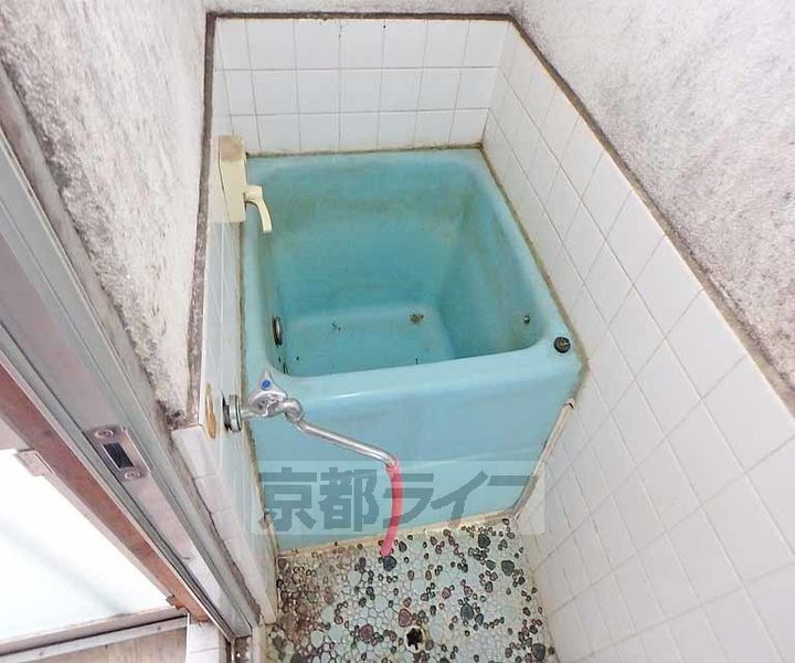 京都府京都市西京区樫原六反田の賃貸アパートの風呂