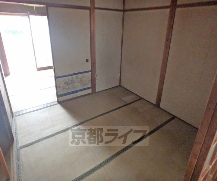 京都府京都市西京区樫原六反田の賃貸アパートの居間