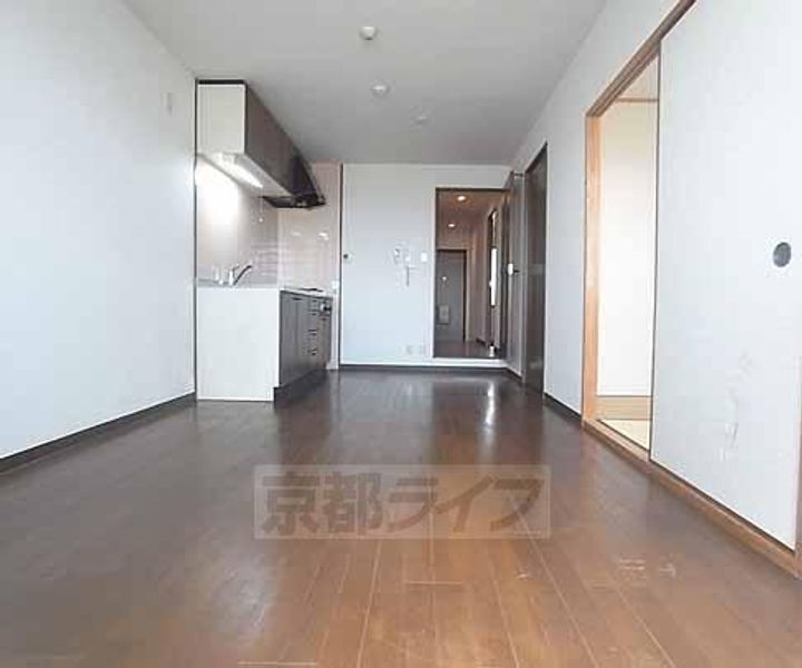 京都府京都市西京区樫原硲町の賃貸マンションの居間